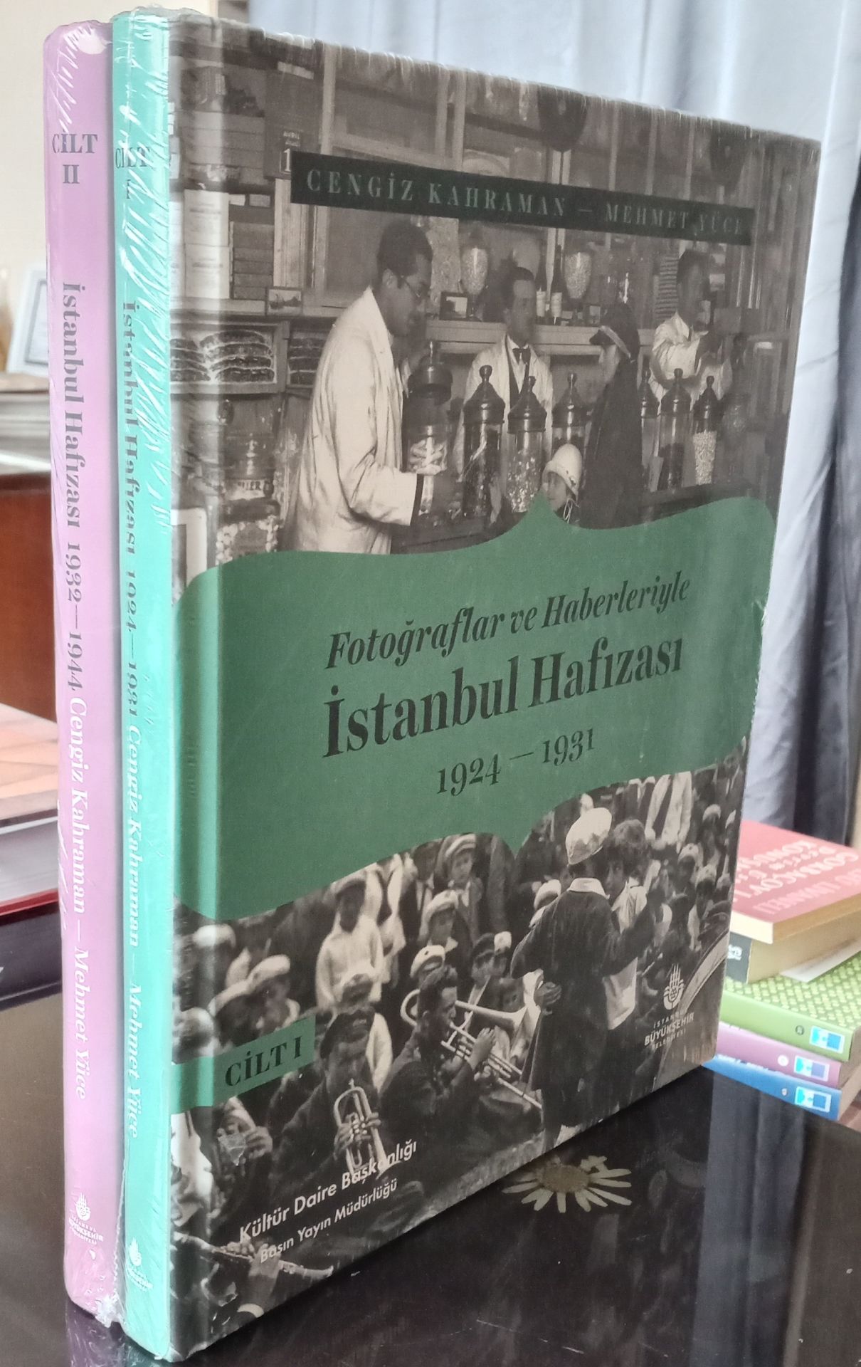Fotoğraflar ve Haberleriyle İstanbul Hafızası 1924 - 1931 / 2 Cilt Takım