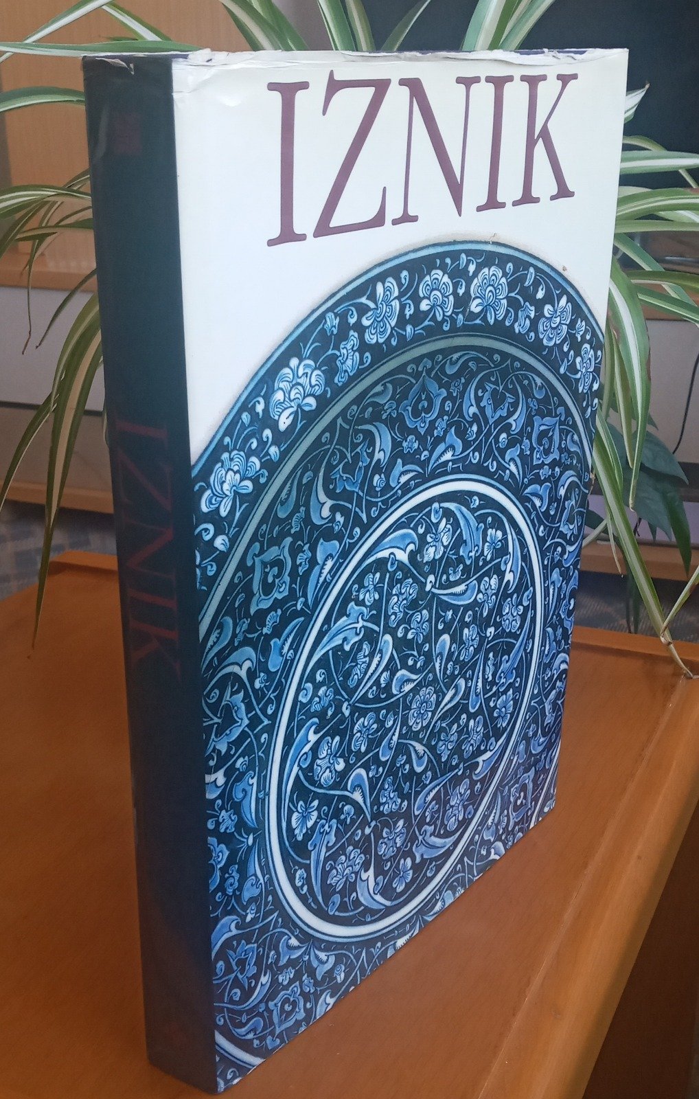 Iznik The Pottery of Ottoman Turkey - CİLTLİ ŞÖMİZLİ